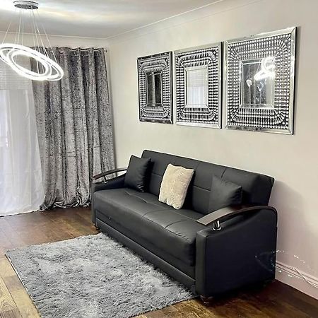 Spacious 4 Bedroom House Billericay Extérieur photo