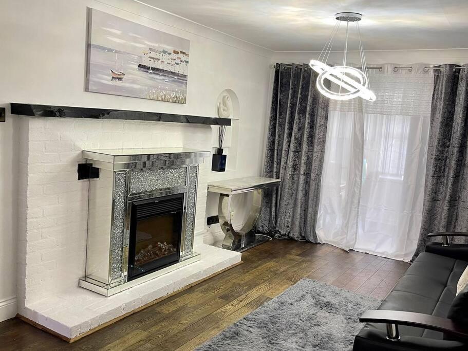 Spacious 4 Bedroom House Billericay Extérieur photo