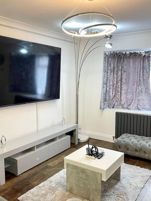 Spacious 4 Bedroom House Billericay Extérieur photo