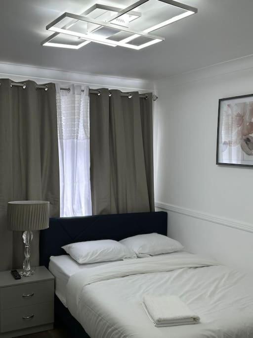 Spacious 4 Bedroom House Billericay Extérieur photo